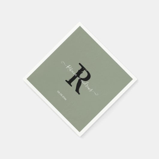Sage Green エレガント Monogramスクリプトイニシャル結婚の スタンダードカクテルナプキン (角)