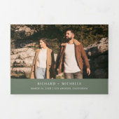 Sage Green ミニマル フォトコラージュ QRコード ウェディング 三つ折り招待状 (カバー)