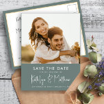 Sage Green モダン Photo Minimalist結婚の救Th 案内ポストカード<br><div class="desc">Sage Green写真モダンミニマリスト結婚式の日付の発表はがきを保存する。あなたの家族、友人や同僚に知らせなさい結婚あなたのお祝いの日付を設定しエレガントてスタイリッシュ、結婚式は日付の招待カーモダンドを保存する。すべての文字は、自分の詳細で簡単かつ迅速にパーソナライズするために事前に配置されている。</div>