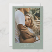 Sage Green botanical crest monogram wedding 招待状 (裏面)