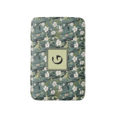 Sage Green Chinoiserie Floral White Initial  バスマット (正面縦)