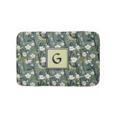 Sage Green Chinoiserie Floral White Initial  バスマット (正面)