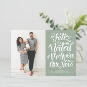 Sage Green Feliz Natal書道クリスマスフォト シーズンカード (スタンド正面)