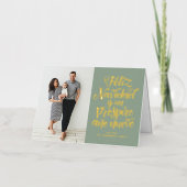 Sage Green Feliz Navidadスクリプトクリスマスフォト 箔シーズンカード (正面)