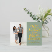 Sage Green Feliz Navidadスクリプトクリスマスフォト 箔シーズンポストカード (立ち正面)