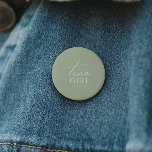 Sage Green Genderお洒落 Reveal Team Girl 缶バッジ<br><div class="desc">私たちのお洒落セージ緑のジェンダーをリビールチームの女の子ボタンを紹介シンプル，あなたのお祝いボホの年間の任意のシーズンに最適！このボタンは、書と繊細なミニマルデザインを備えたボホシックで男女中立の雰囲気エレガントで、女の子と男の子の両方に最適である。さらに、編集可能なので、あなた自身のクラスクラスのお洒落touchを追加し、あなたの本当に美しいユニークデザインを作成することができる。製品の感じデザインに関しては、お気軽にお問い合わせ下さい。喜んで救済い!</div>