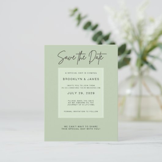 Sage Green Minimal Wedding Save The Date 案内ポストカード (スタンド正面)