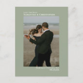 Sage Green Minimalistの結婚写真Save The Date 案内ポストカード (正面)