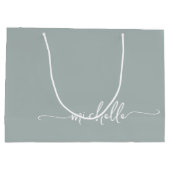 Sage Green Monogram名スクリプト書道 ラージペーパーバッグ (裏面)