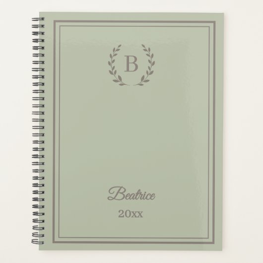 Sage green Monogram Personalized Quiet Luxury プランナー手帳 (正面)