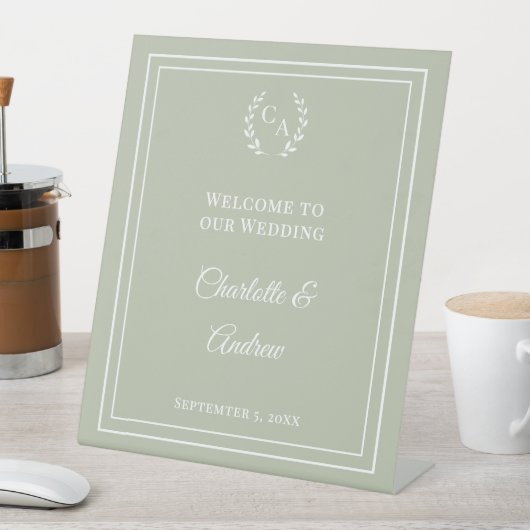 Sage green monogrammed elegant wedding welcome  台座サイン (インサイチュ)