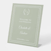 Sage green monogrammed elegant wedding welcome  台座サイン (正面)