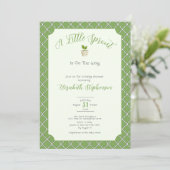 Sage Green Quatrefoil Little Sprout Baby Shower 招待状 (スタンド正面)