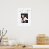 Sage Green Script写真の結婚ウェルカムサイン ポスター (キッチン)