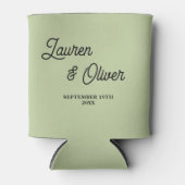 Sage Green Script Minimalist Wedding 缶クーラー (正面)