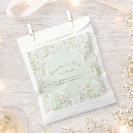 Sage Green White Rose Wedding フェイバーバッグ (クリップ留めされた状態)