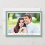 Sage Minimalistフォトスクリプエレガントト結婚の 招待状 (裏面)