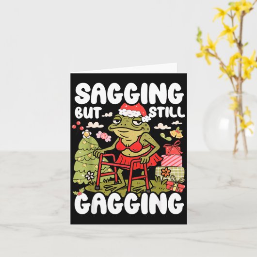 Sagging But Still Gagging Frog Funny Cringe Meme C カード (黄色い花)