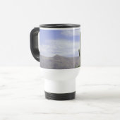 Saguaro Cactusアリゾナ砂漠の丘の上に立つ トラベルマグ (正面左)