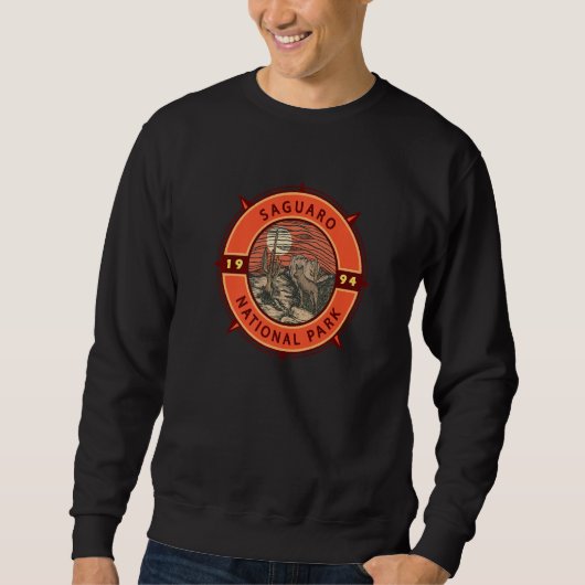 Saguaro National Park Coyote Retro Compass Emblem  スウェットシャツ (正面)