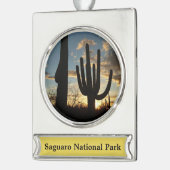 Saguaro Sunset IIアリゾナ砂漠の風景 シルバープレートバナーオーナメント (左)