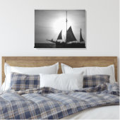 Sailing Aruba Dusk in Black and White (Landscape) キャンバスプリント (インサイチュ (寝室))