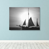 Sailing Aruba Dusk in Black and White (Landscape) キャンバスプリント (インサイチュ (ウッドフロア))