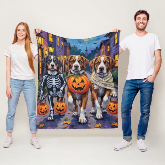 Saint Bernard Dogs in Halloween Costumes フリースブランケット (インサイチュ)