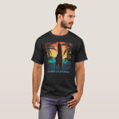 Salinas California Palm Tree Surfboard Surfer Surf Tシャツ (正面フル)