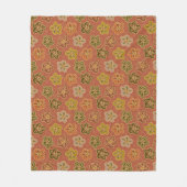 Salmon flower garden, retro 1970s flowers. フリースブランケット (正面)