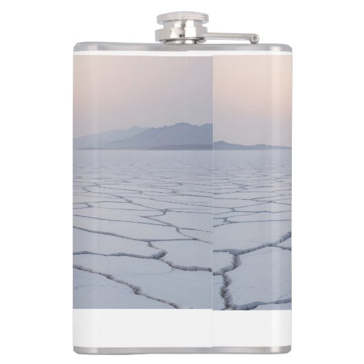 Salt Flats at Dawn: Ethereal Minimalist Landscape フラスク (裏面)