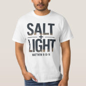 "SALT + LIGHT クリスチャン – マタイによる福音書 5:13 Tシャツ (正面)