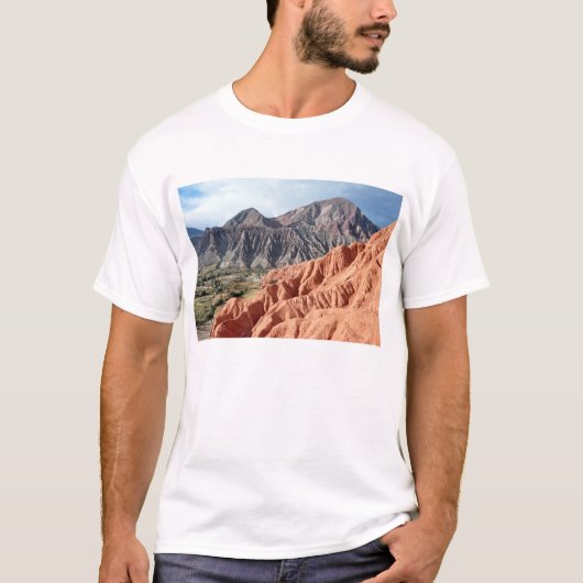 Salta地域の腐食させた山地 Tシャツ (正面)