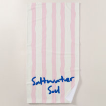 「Saltwater Soul」ソフトピンクとクリームのストライプが爽やかなビーチタオル