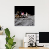 Saluting The U.S. Flag On The Moon ポスター (ホームオフィス)