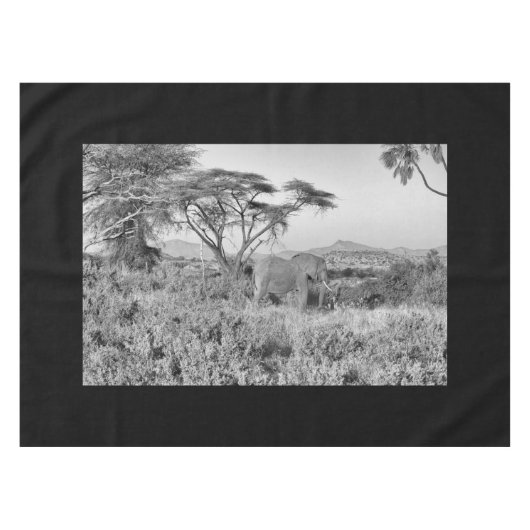 Samburuの象 テーブルクロス (正面(横))