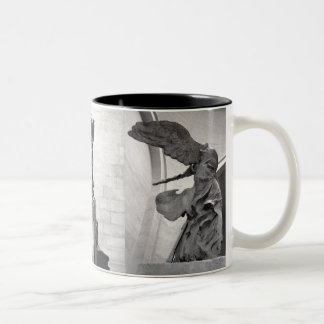 Samothraceのナイキギリシャ人の彫刻の飛んだ勝利 ツートーンマグカップ
