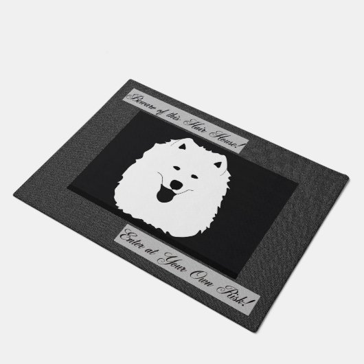 Samoyedのドア・マット18" X24"; この毛の家の用心して下さい ドアマット (アングル)
