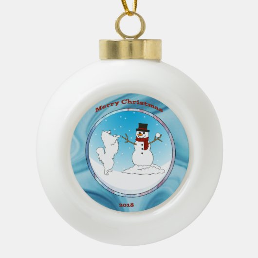 Samoyedの魔法; 陶磁器休日の木のオーナメント- セラミックボールオーナメント (正面)