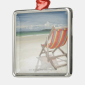 Samuiのビーチの白い砂のデッキチェア メタルオーナメント (左)