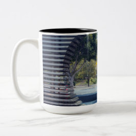 San Francisco City View through Metal Frame ツートーンマグカップ