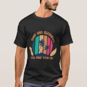 Sand and Seashells Will Make Your Day Retro Beach  Tシャツ (正面)