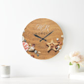 Sand & Sea Shells、DIY Name & Monogram、Wh Script ラージ壁時計 (ホーム)