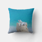 Sandcastleの珊瑚のターコイズの海はdaのビーチに私を連れて行きます クッション (裏面)