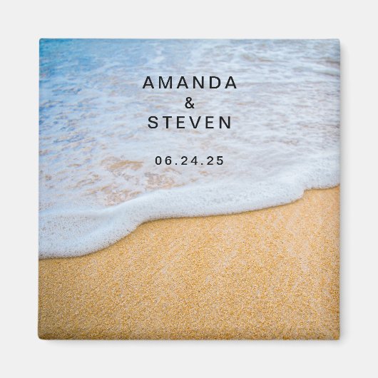 SandyビーチとFoamy Surf Wedding日付を保存 マグネット (正面)