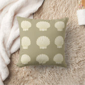 Sandy beige throw pillow with scallop design クッション (ブランケット)