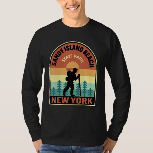 Sandy Island Beach State Park New York Retro Hikin Tシャツ (正面)