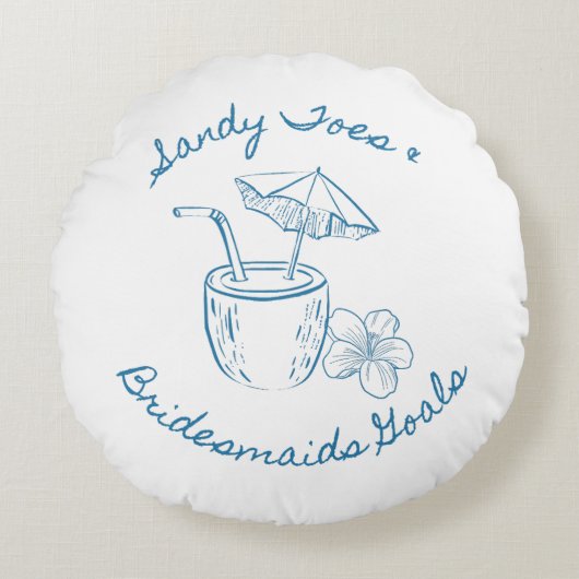 Sandy Toe & Bridesmaids Goals Coastal Bachelorette ラウンドクッション (正面)