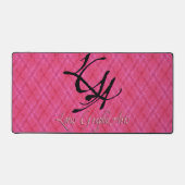 Sangriaのピンクのハイビスカスウェーブドタータンチェック-LGAロゴ デスクマット (正面)