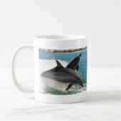Sanibel FLのマグを跳んでいる野生のバンドウイルカ コーヒーマグカップ (左)